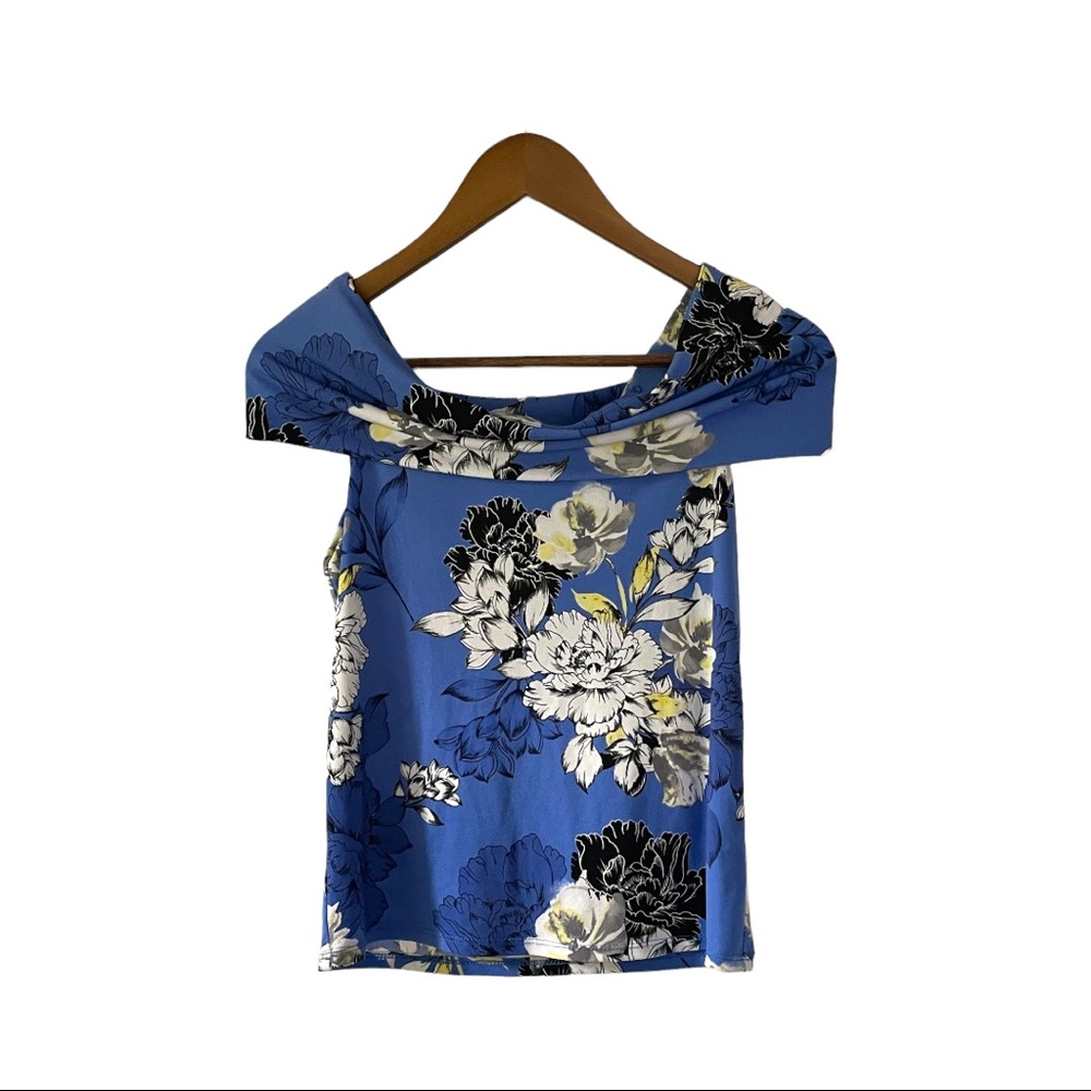 Jennifer Lopez blue floral top